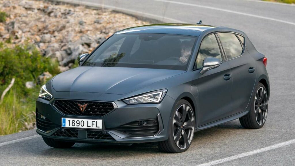 Seat-Cupra_Leon-2022-incorrectly-adjusted-headlights