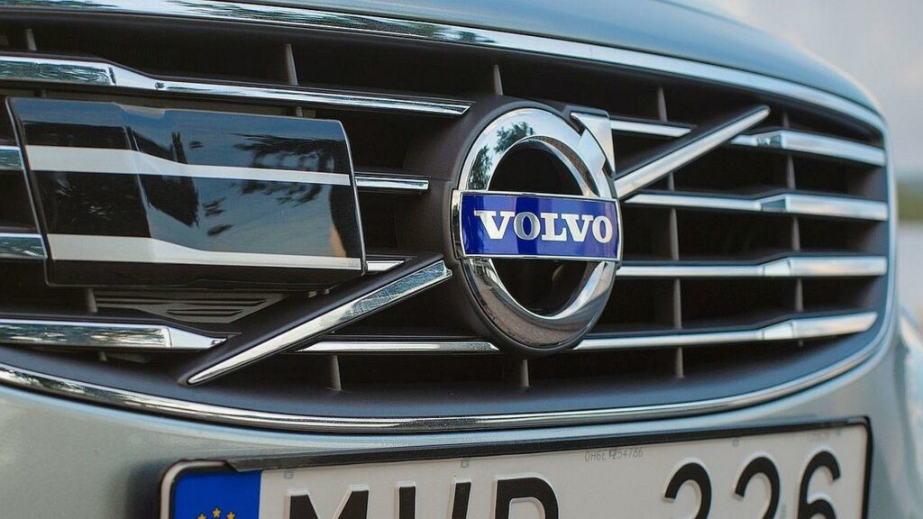 Volvo-recall-seatbelts
