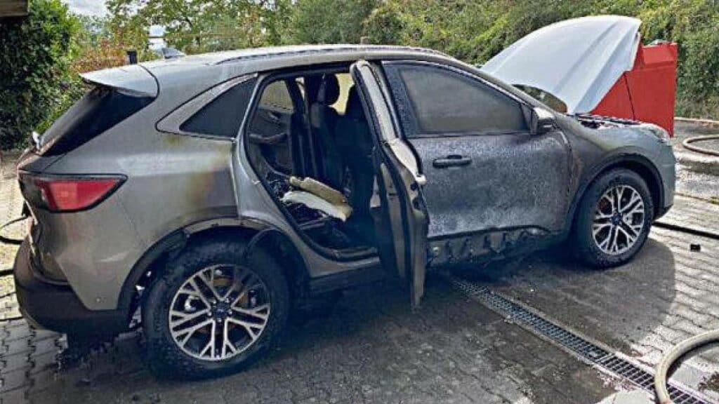 ford-kuga-phev-fire