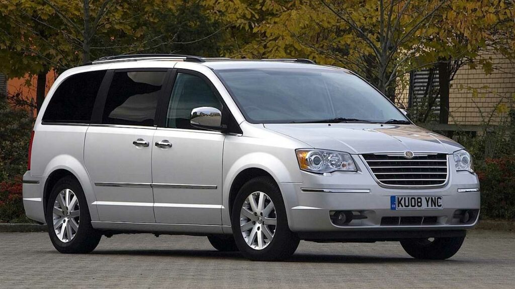 Chrysler-Grand-Voyager-2011-badge-logo