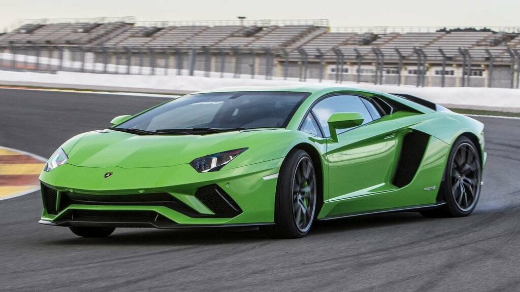 Lamborghini-Aventador-hood-bonnet