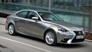Lexus-IS-2014-fuel-leak