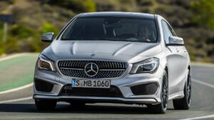 Mercedes-Benz-CLA-roof-panel