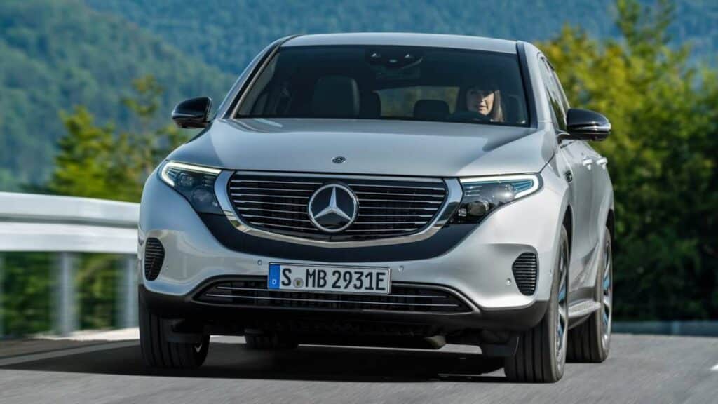 Mercedes-Benz-EQC-2020-electric-steering-water