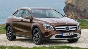 Mercedes-Benz-GLA-2016-steering