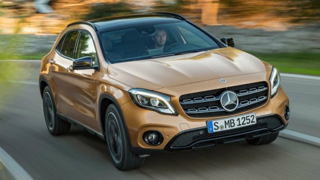 Mercedes-Benz-GLA-2018-fire