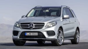 Mercedes-Benz-GLE-2017-steering