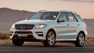 Mercedes-Benz-M-Class-2012-steering