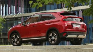 Mitsubishi-Eclipse-Cross-forward-camera
