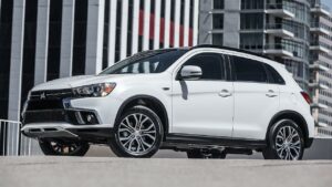 Mitsubishi-Outlander-2020-seatbelts