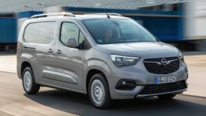 Opel-Combo-2021-hand-brake