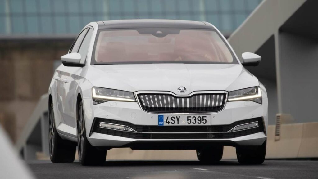 Skoda-Superb-iV-2022-high-voltage-fuse-fire
