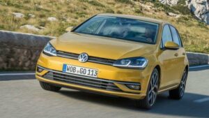 Volkswagen-Golf-2018-recall-headrest