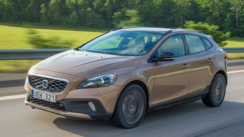 Volvo-V40-Cross-Country-2014-recall-fuel-hose-leak-fire