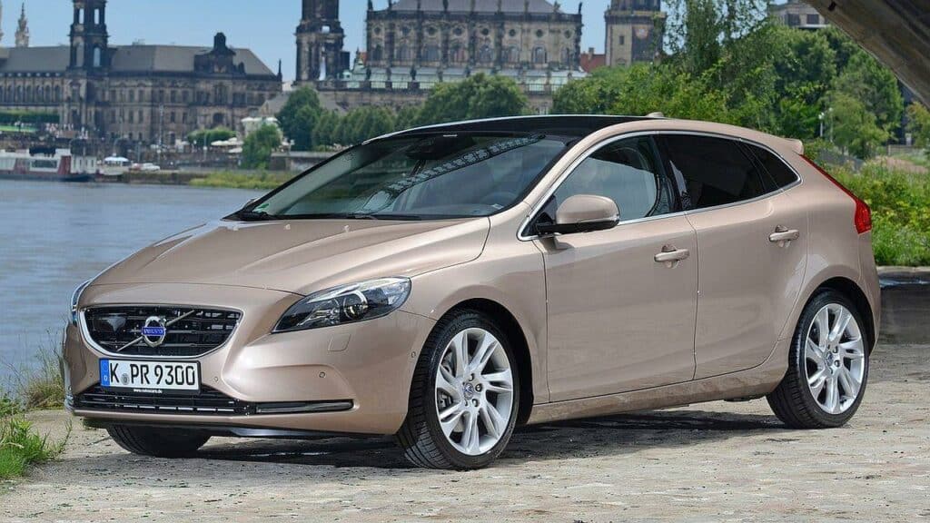 Volvo-v40-air-overheating-fire