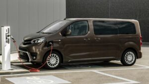 toyota-proace-hybrid-charging-cable