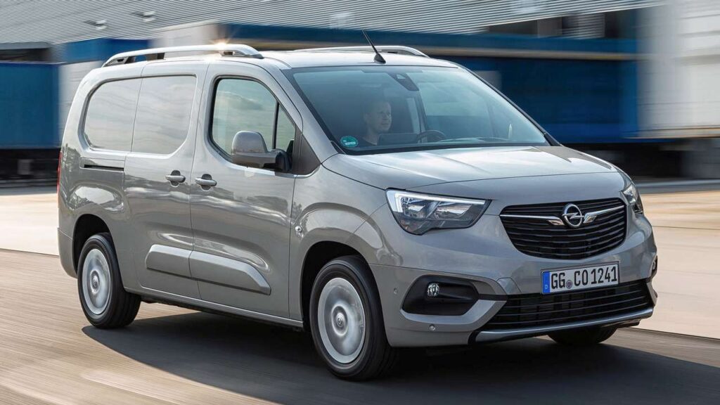 Opel-Combo-2021-rear-wheels-lock-up