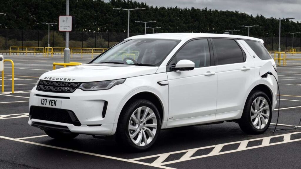 Land-Rover-Discovery-Sport-2023-A-pillar-bolt