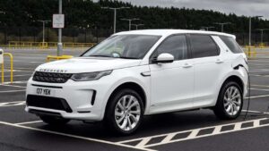 Land-Rover-Discovery-Sport-2023-A-pillar-bolt