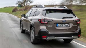 Subaru-Outback-2021-reversing-lights-camera-kba