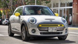 Mini-Cooper_SE-2020-high-voltage-battery-fire