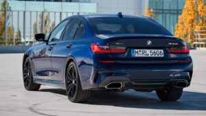 BMW-3-2018-2020-engine-fire