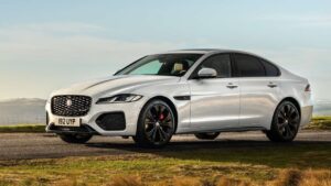 Jaguar-XF-2021-2025-engine-accident