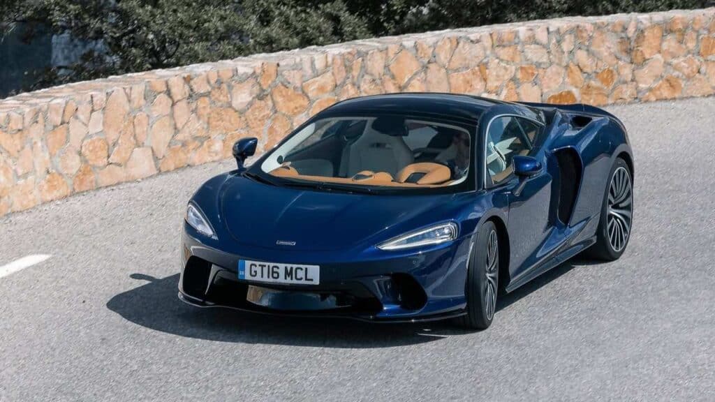 McLaren-GT-2019-2023-bonnet-accident