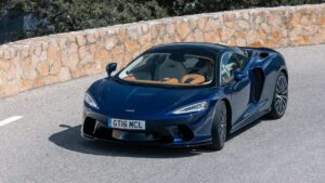 McLaren-GT-2019-2023-bonnet-accident