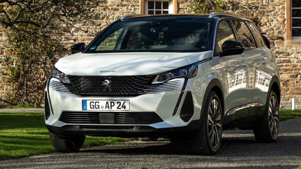 Peugeot-5008-2024-bodywork-accident