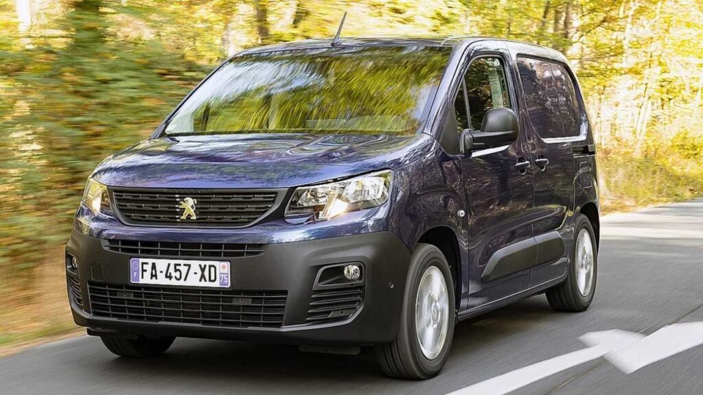 Peugeot-partner-2023-2024-brakes-accident