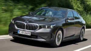 BMW-5-series-2024-steering