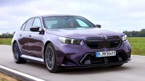 BMW-M5-2024-steering