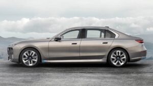 BMW-i7-2022-2024-brakes-accident