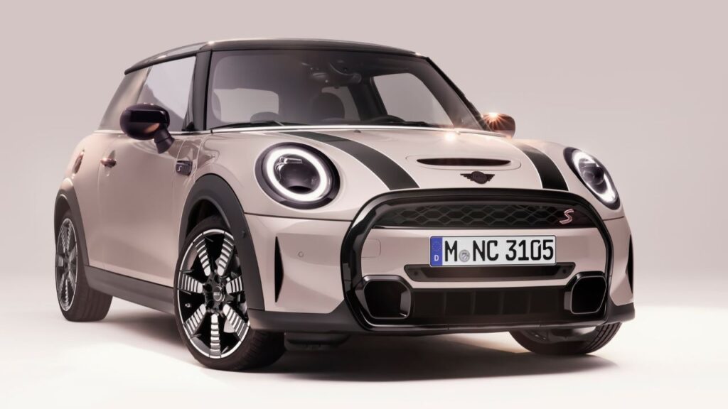 Mini-Cooper-2023-2024-brakes-accident