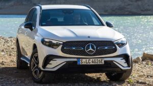 Mercedes-Benz-GLC-2024-suspension-accident