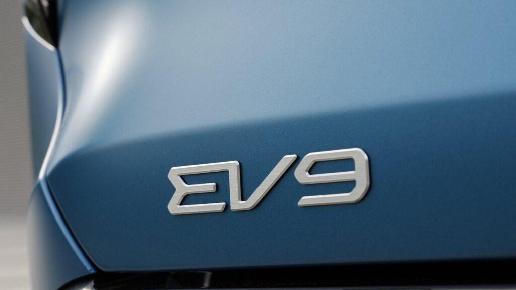 Kia-EV9-missing screws-seats-kba