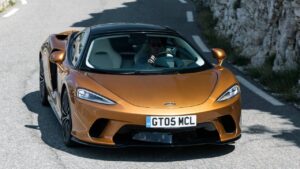 McLaren-GT-2019-2023-bonnet