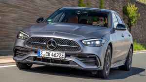 Mercedes-Benz-C-Class-fuse-box-fire