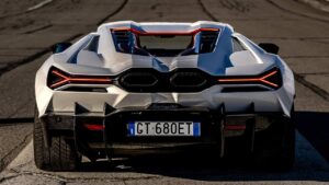 Lamborghini-Revuelto-2024-doors-injury