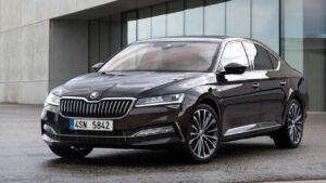 Skoda-Superb-2022-2025-airbag-injury
